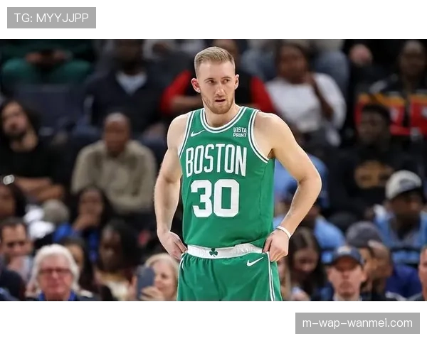 宁波町渥塔科·法尔低位牵制，为外线射手创造空位投篮机会